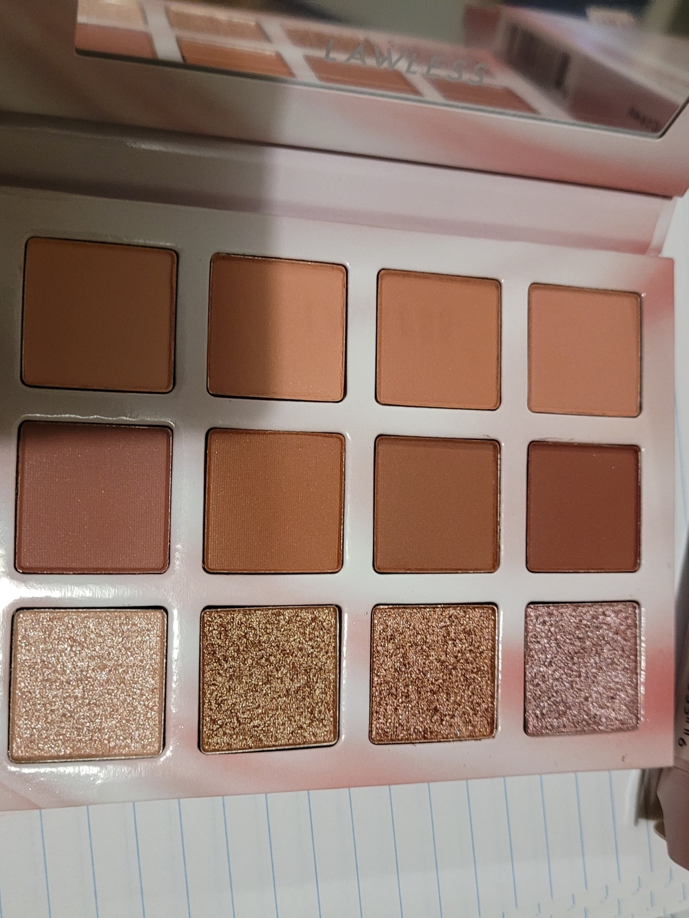Lawless The Dreamy Daisy Eyeshadow Palette - Soft Pink Nude Shades